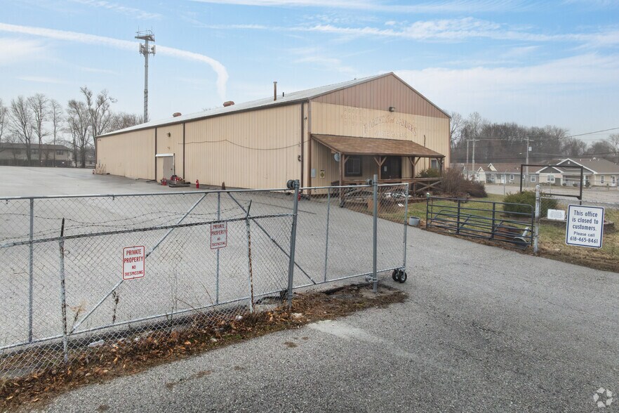 More Photos Of 900-916 Tonsor Rd, Alton Warehouse For Sale