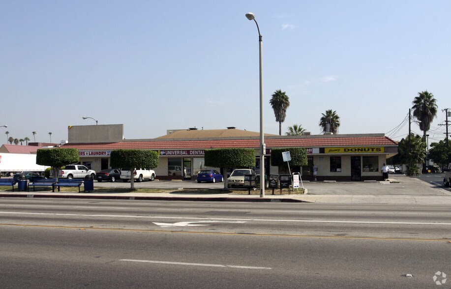 More Photos Of 10033 Paramount Blvd, Downey Storefront For Lease