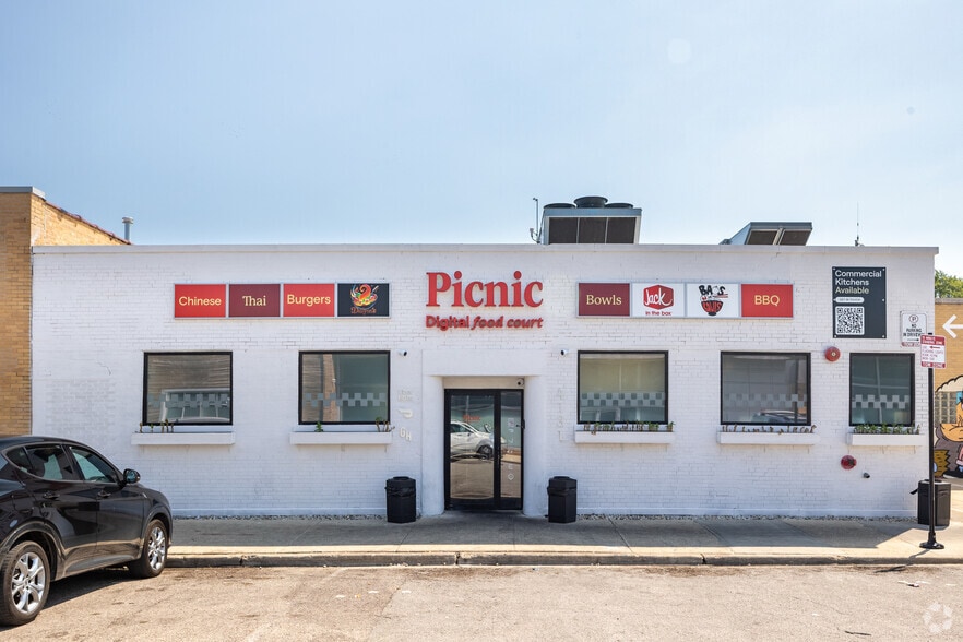 More Photos Of 4131-4133 N Rockwell St, Chicago Manufacturing For Lease