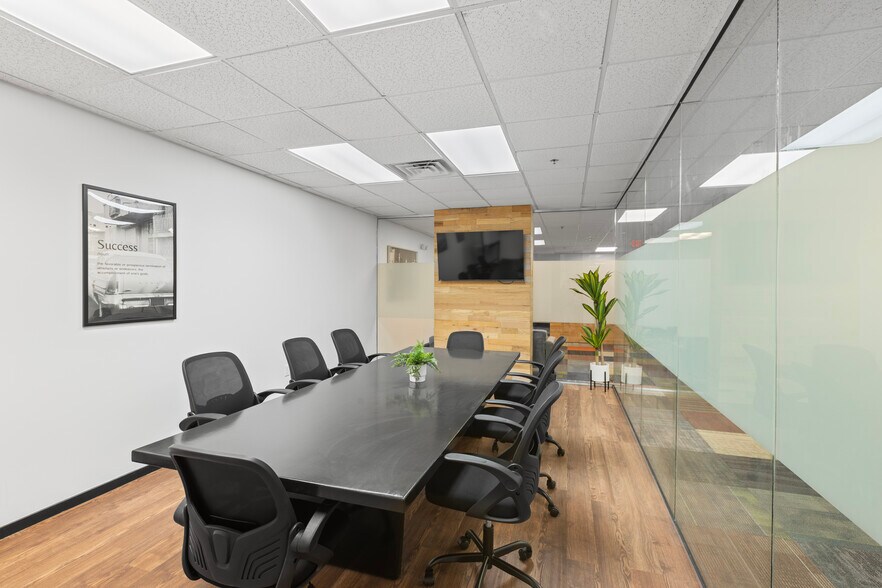 More Photos Of 7751 Belfort Pky, Jacksonville Office For Sale