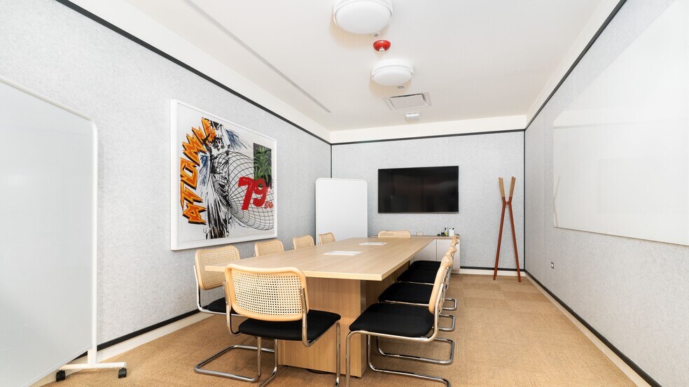 More Photos Of 167 N Green St, Chicago Coworking Space