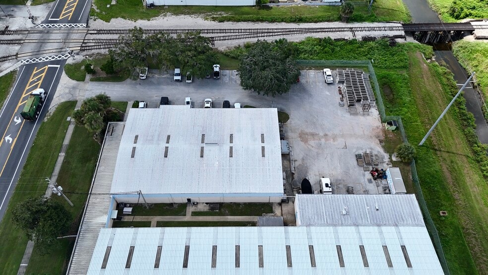 More Photos Of 3489 All American Blvd, Orlando Warehouse For Lease