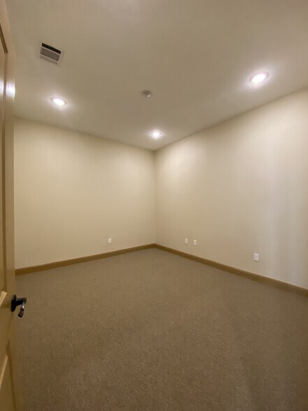 More Photos Of 2200 N AW Grimes, Round Rock Medical For Lease