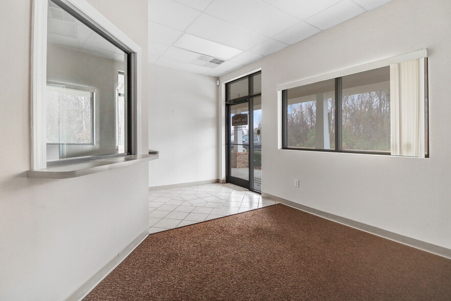 More Photos Of 1990 Woodridge Park Rd, Greenville Research And Development For Lease