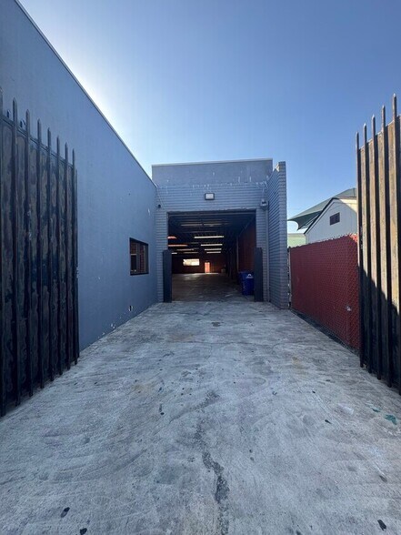 More Photos Of 9515 California Ave, South Gate Industrial For Sale