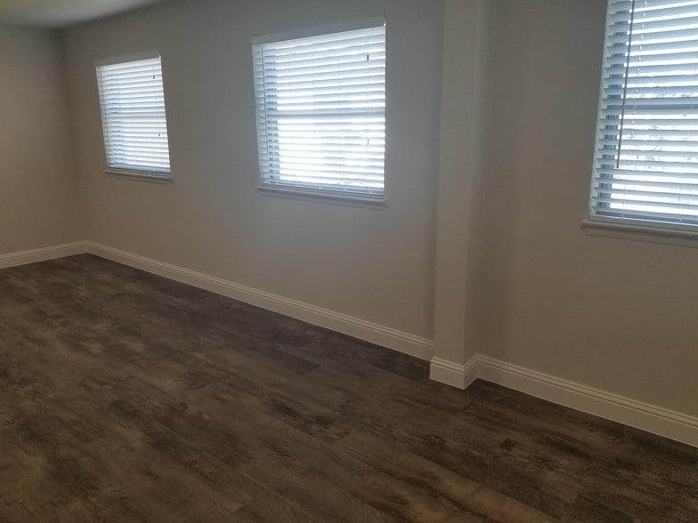 More Photos Of 200 S Main St, Rhome Religious Facility For Lease