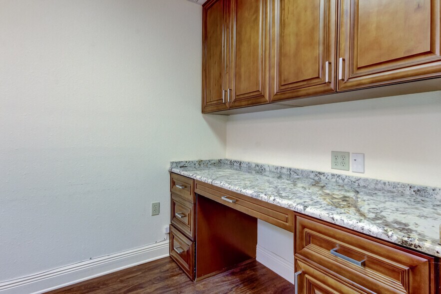 More Photos Of 4021 Central Ave, Saint Petersburg Medical For Lease