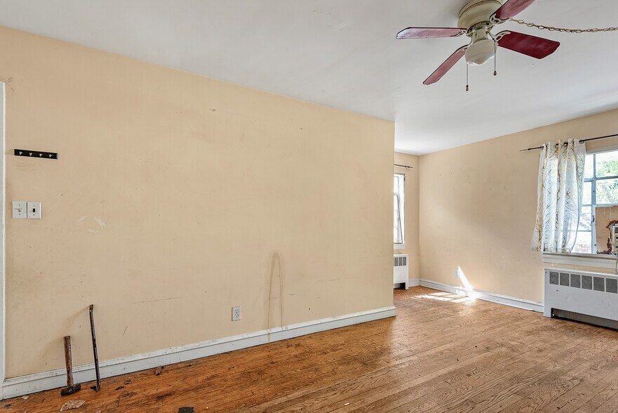 More Photos Of 9 E 44th St, Wilmington Office Residential For Sale