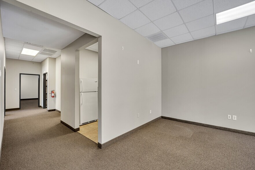 More Photos Of 1804 Owen Ct, Mansfield Light Distribution For Lease