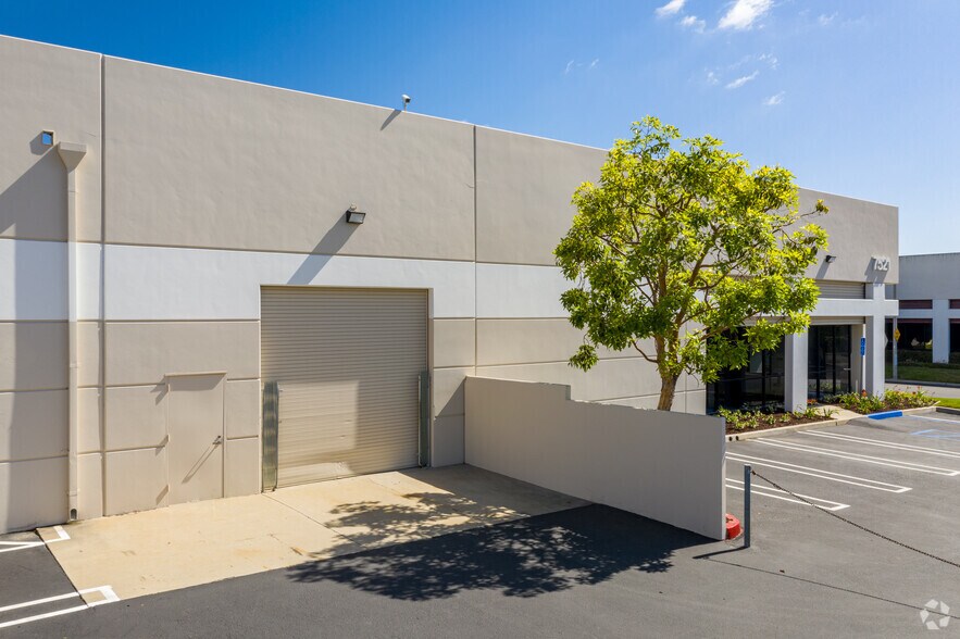 More Photos Of 7521 Talbert Ave, Huntington Beach Warehouse For Lease