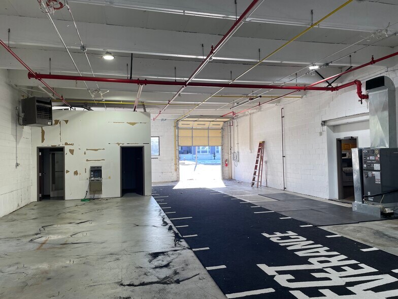 More Photos Of 5301-5323 Northrup Ave, Saint Louis Flex For Lease