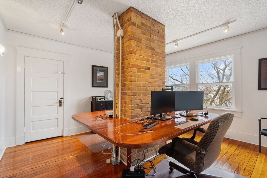 More Photos Of 1201 E Walnut St, Springfield Loft Creative Space For Sale