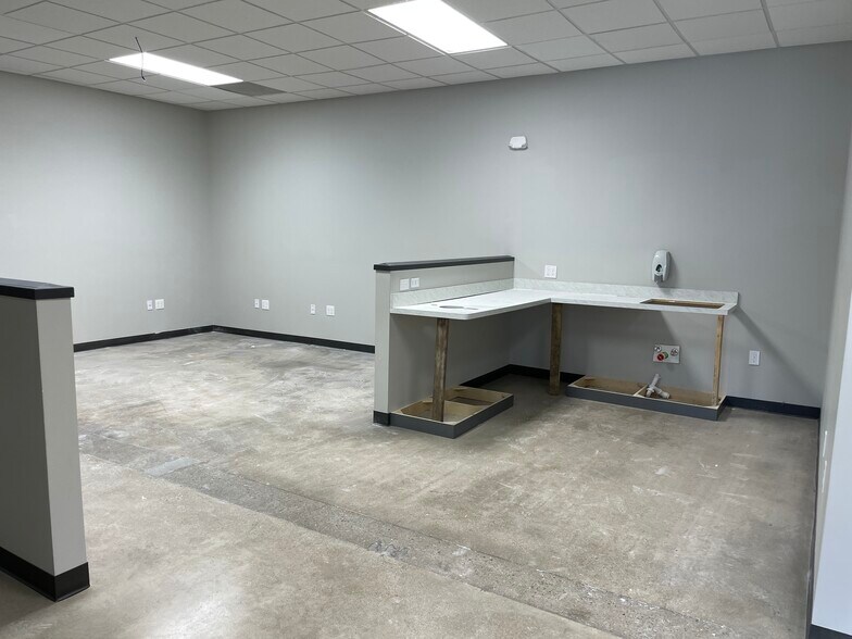 More Photos Of 1480 W Cumberland Gap Pky, Corbin Storefront For Lease