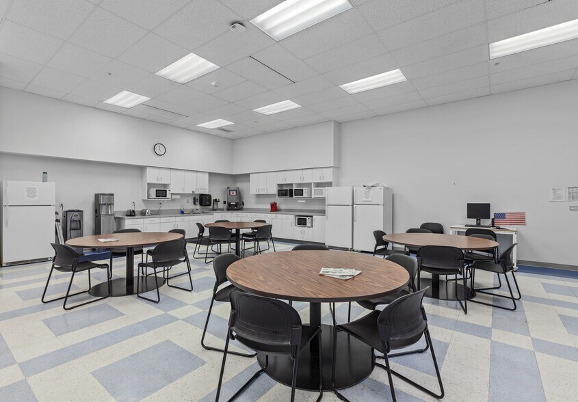 More Photos Of 600 W Wilbur Ave, Coeur d'Alene Manufacturing For Lease
