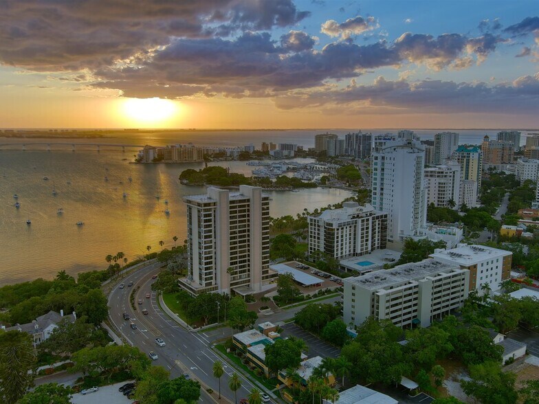 More Photos Of 777 S Palm Ave, Sarasota Office For Sale
