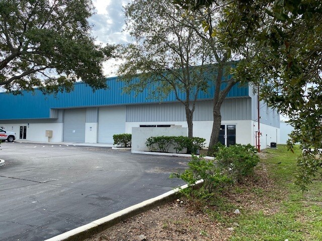 More Photos Of 2851-2861 Electronics Dr, Melbourne Warehouse For Lease