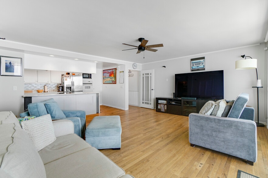 More Photos Of 11914 Beach Club Way, Malibu Multifamily For Sale