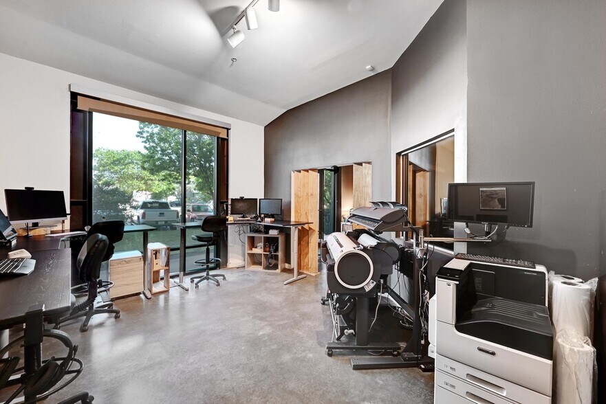 More Photos Of 2525 S Lamar Blvd, Austin Office For Sale