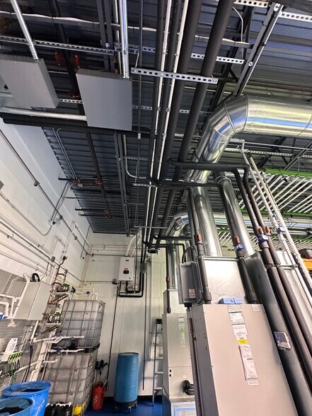 More Photos Of 246 Suffolk Ln, Gardner Manufacturing For Sale