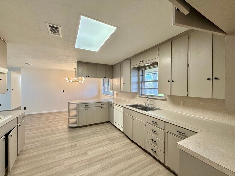 More Photos Of 10025 Farm to Market 1660, Hutto Warehouse For Lease