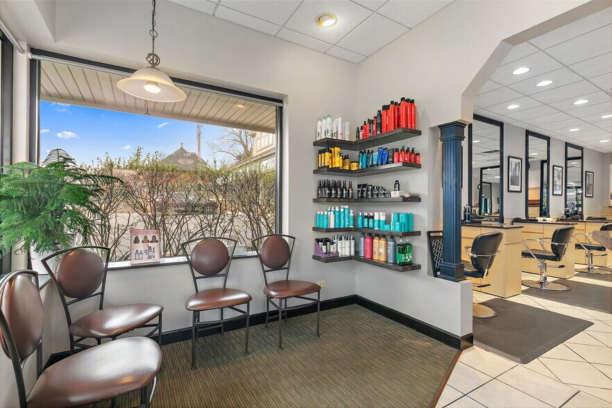 More Photos Of 160-175 N Edison Ave, Elgin Freestanding For Sale