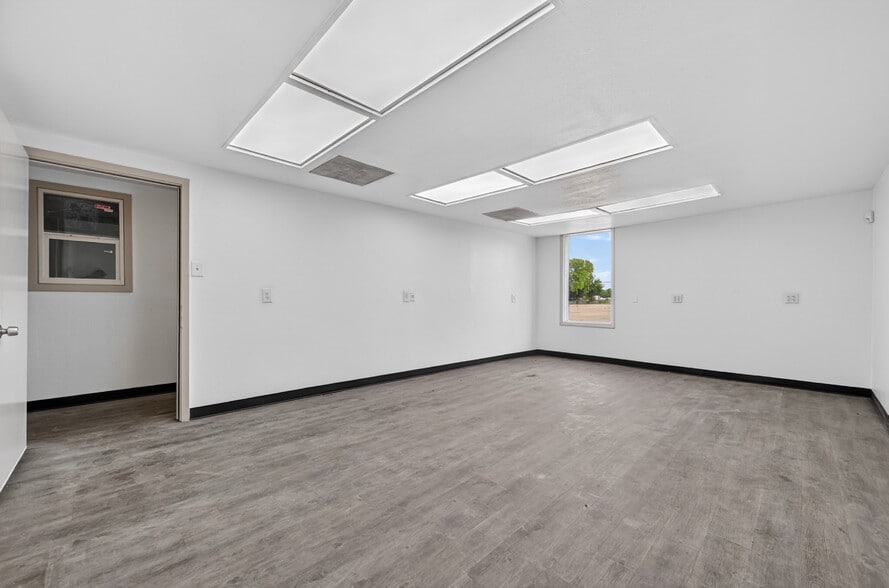 More Photos Of 5504 Forest Hill Dr, Fort Worth Warehouse For Sale
