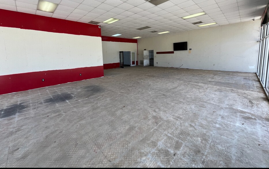 More Photos Of 12490 Belcher Rd S, Largo Showroom For Sale