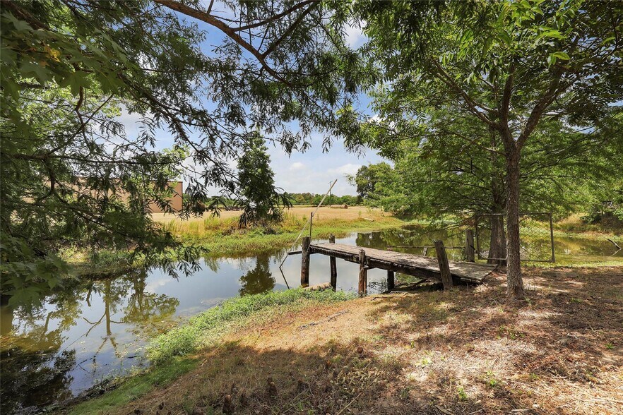 More Photos Of 14945 Wiggins Rd, Conroe Industrial For Sale
