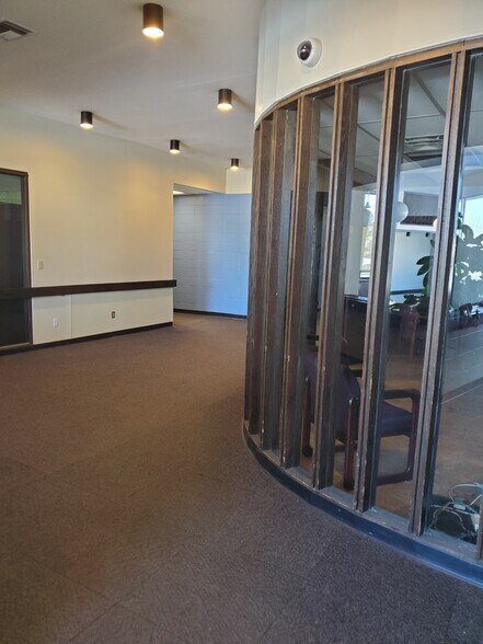 More Photos Of 500 E 10th St, Duluth Service For Lease