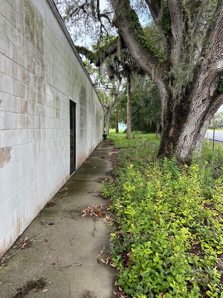 More Photos Of 6023 Kingsley Lake Dr, Starke Service Station For Sale