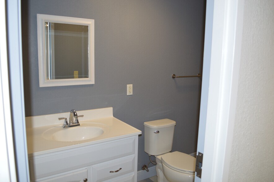 More Photos Of 2979 N 46th Ave, Saint Petersburg Office For Lease