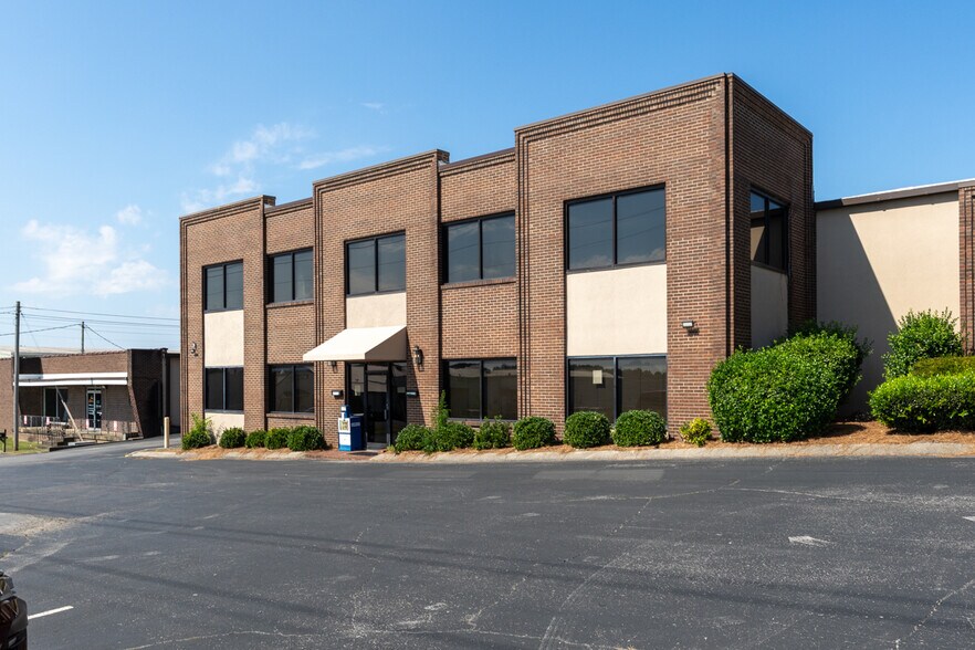 Primary Photo Of 216 Hartmann Dr, Lebanon Distribution For Lease