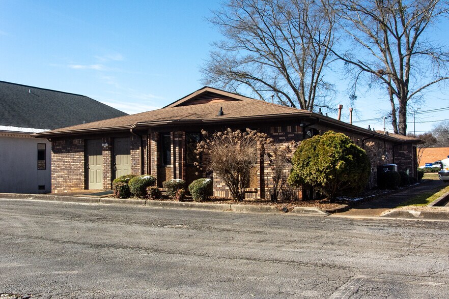 More Photos Of 1304 14th Ave SE, Decatur Medical For Sale