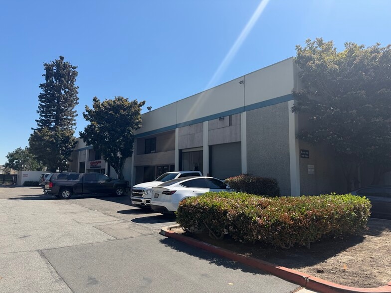 More Photos Of 11130-11150 Business Cir, Cerritos Warehouse For Lease