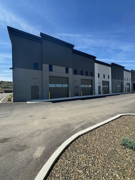 More Photos Of 2200 E Chisholm Dr, Nampa Showroom For Lease