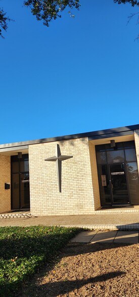 More Photos Of 8200 Westglen Dr, Houston Movie Radio TVStudio For Lease