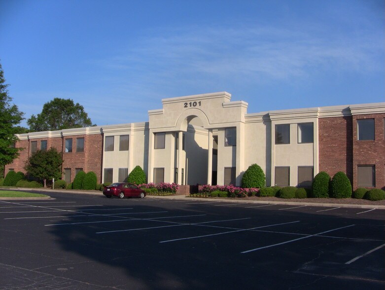More Photos Of 2101 N Sardis Rd, Charlotte Office For Lease