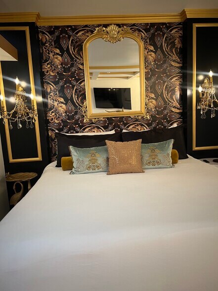 More Photos Of 120 W Vereda Sur, Palm Springs Hotel For Sale