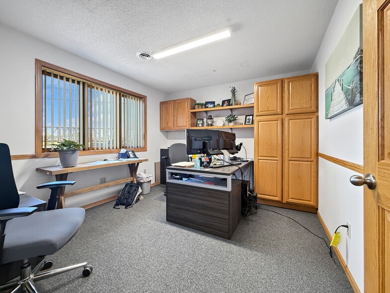 More Photos Of 614 Railroad St SE, Bemidji Office For Sale