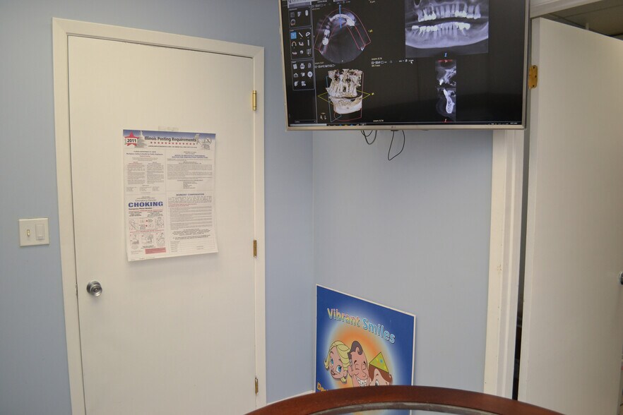 More Photos Of 2071 Irving Park Rd, Hanover Park Medical For Lease