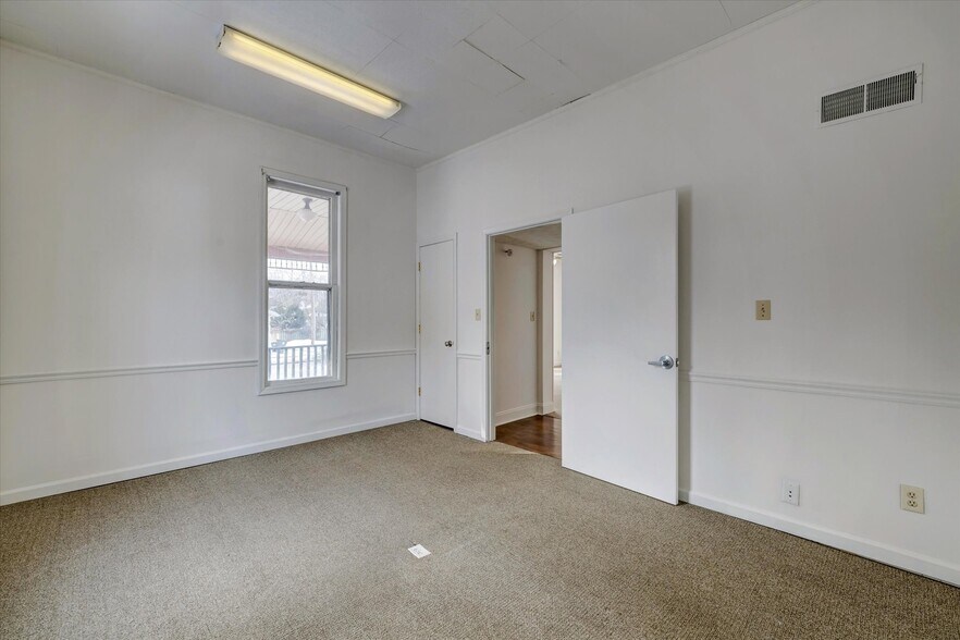 More Photos Of 714 W Kirkwood Ave, Bloomington Office Residential For Sale