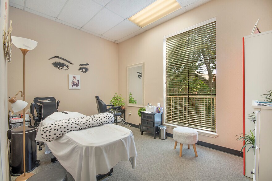 More Photos Of 1834-1836 Keller Pky, Keller Loft Creative Space For Lease