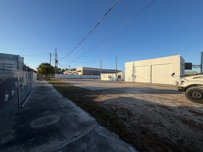 More Photos Of 3303 37th St, Orlando Warehouse For Lease