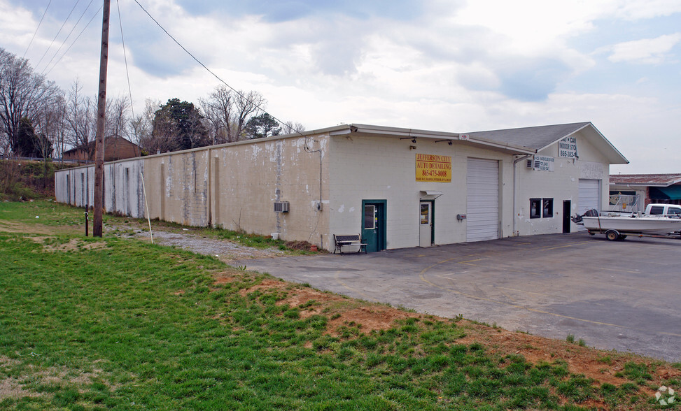 Primary Photo Of 127 E Broadway Blvd, Jefferson City Light Distribution For Sale