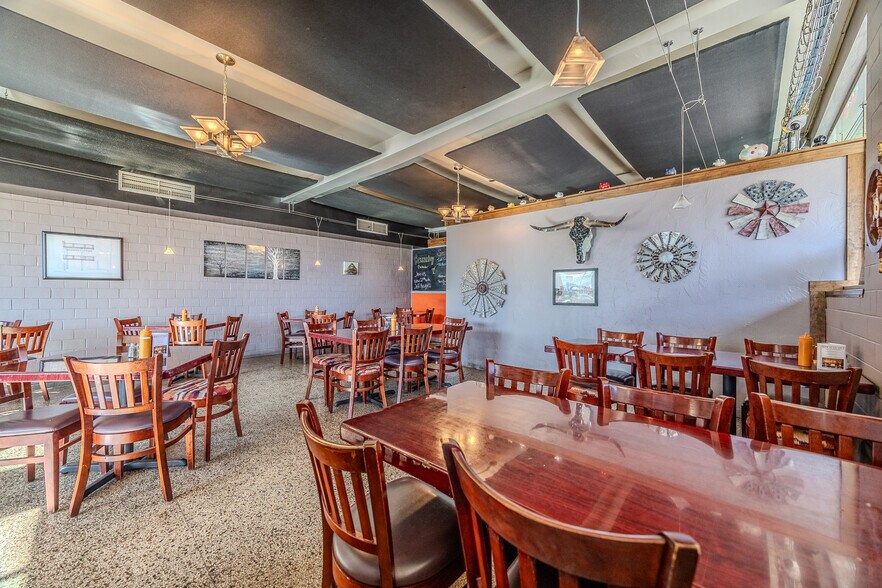 More Photos Of 201 W Commercial St, Lebanon Office For Sale