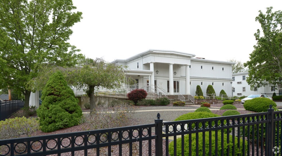 Primary Photo Of 1351 Main St, Brockton Medical For Lease