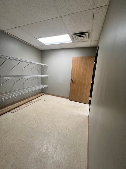 More Photos Of 10580 Barkley St, Overland Park Medical For Sale