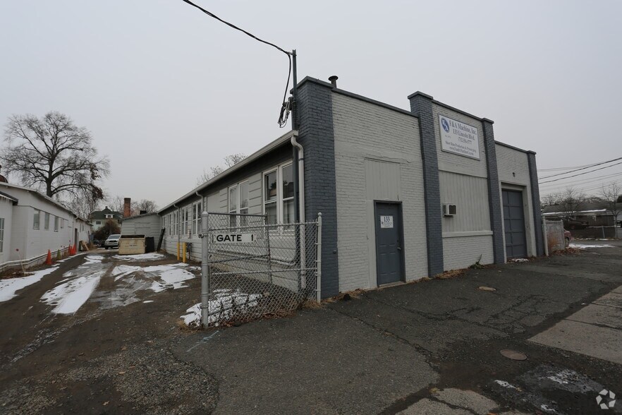 More Photos Of 133 Lincoln Blvd, Middlesex Manufacturing For Lease
