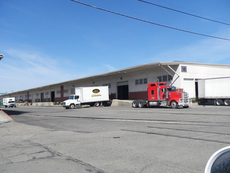 More Photos Of 3808 N Sullivan Rd, Spokane Valley Warehouse For Lease