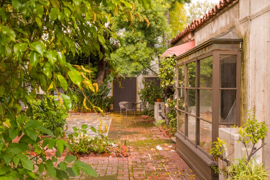 More Photos Of 161 E California Blvd, Pasadena Flex For Sale